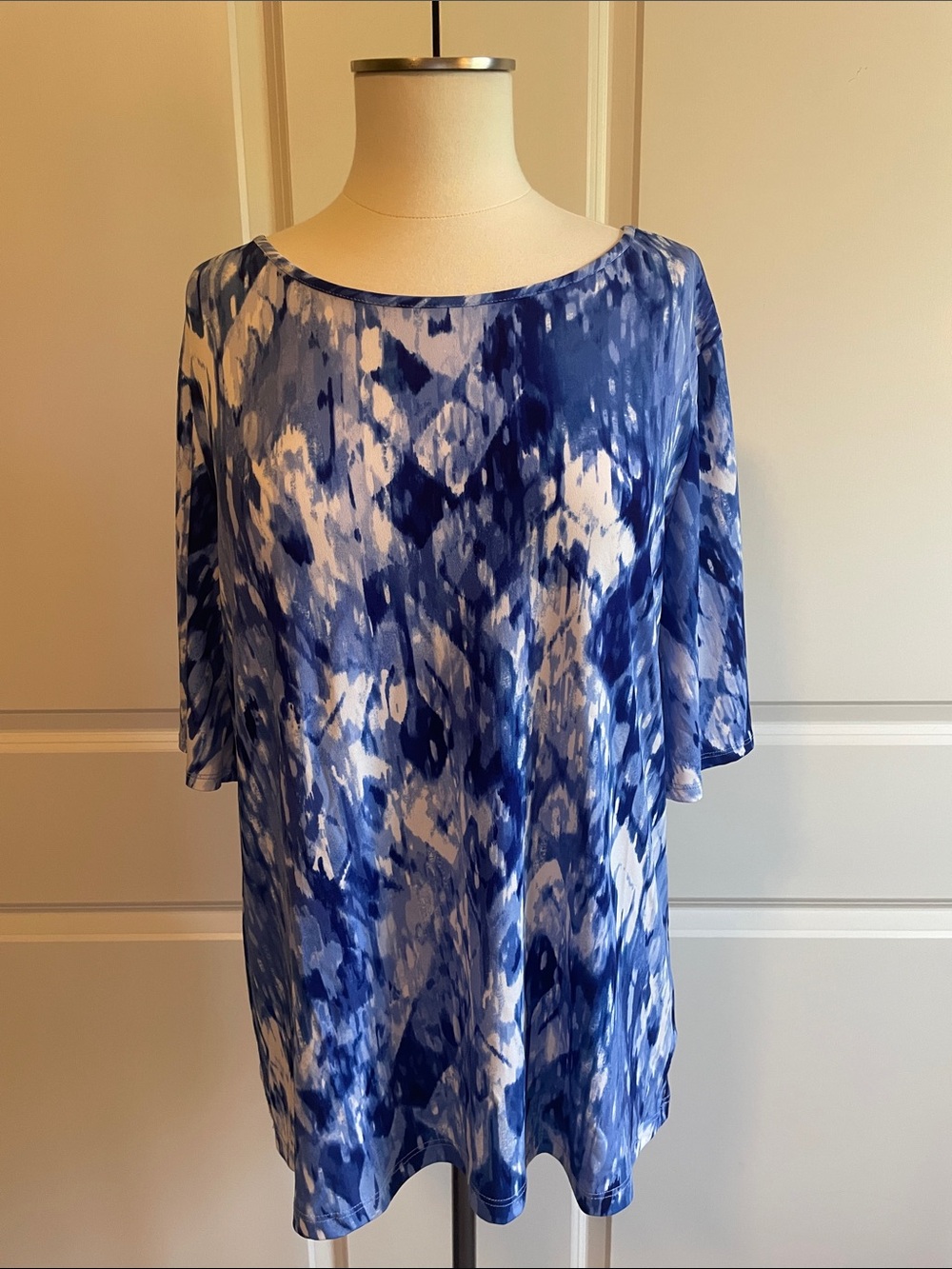 Susan Graver Blue and White Abstract Blouse Size Medium